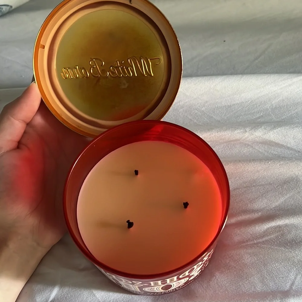 Bath and Body Works Candle! - Picture 2 of 4